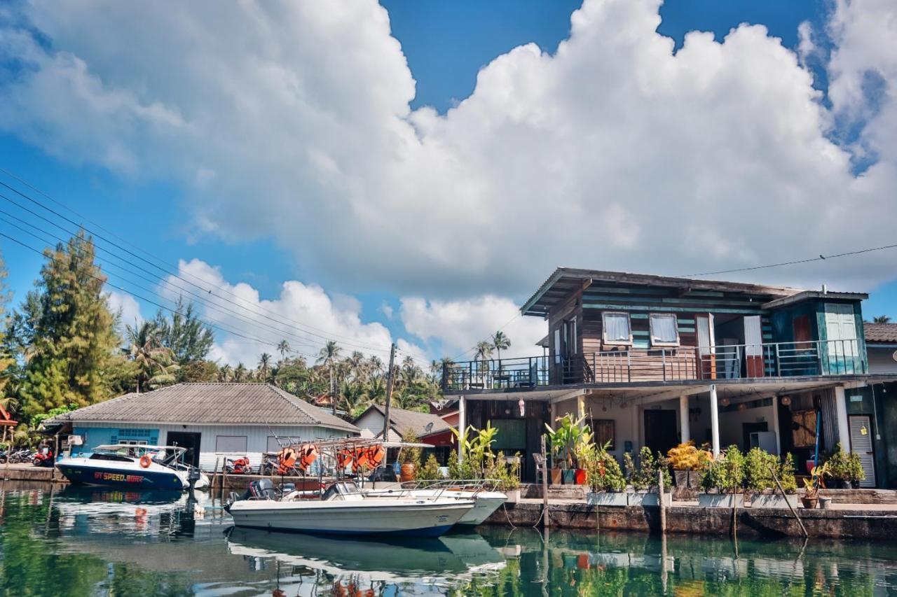Baan Rabieng Talay Homestayบ้านระเบียงทะเล โฮมสเตย์เกาะกูด Ko Kut Exterior foto
